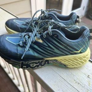 Hoka ONE ONE speedboat 4 women’s sneaker, size 7. No rips or holes